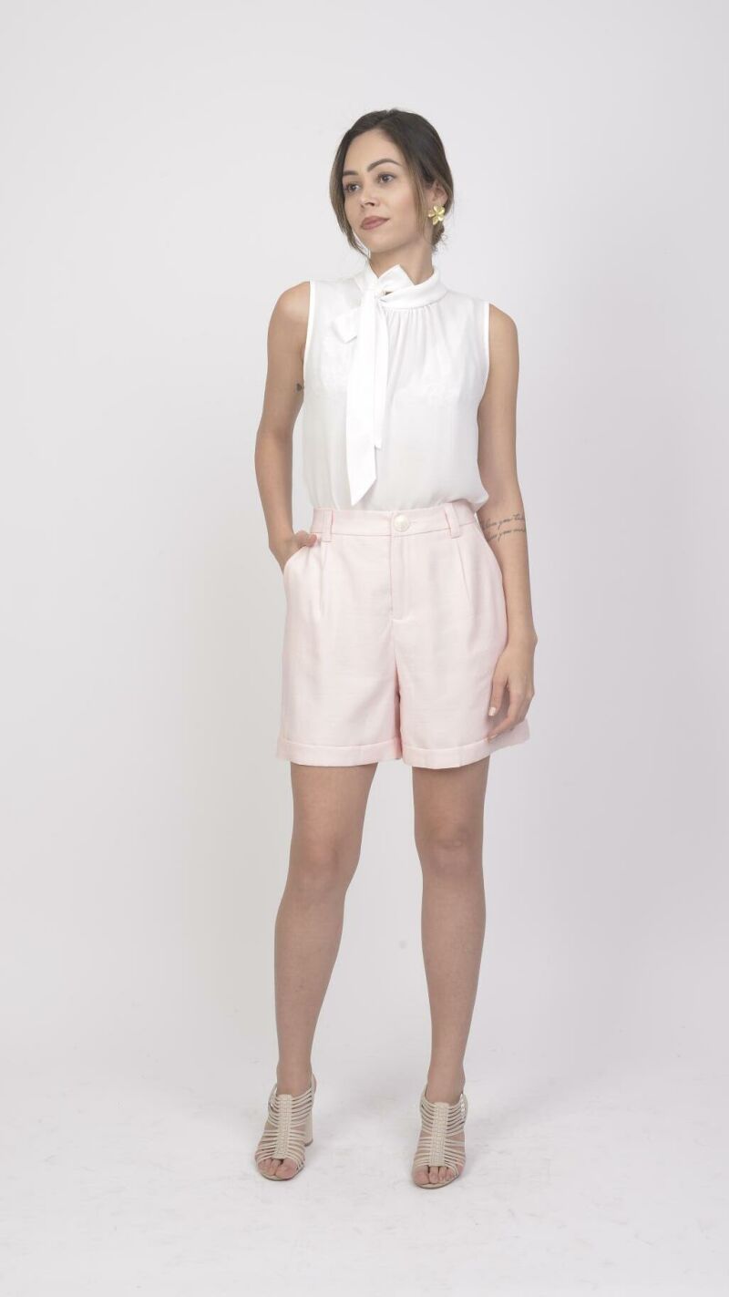 Imagem de Short Rosa Acinturado de Alfaiataria com Barra Italiana e Prega Frontal - Sofisticação e Versatilidade para Seu Guarda-Roupa